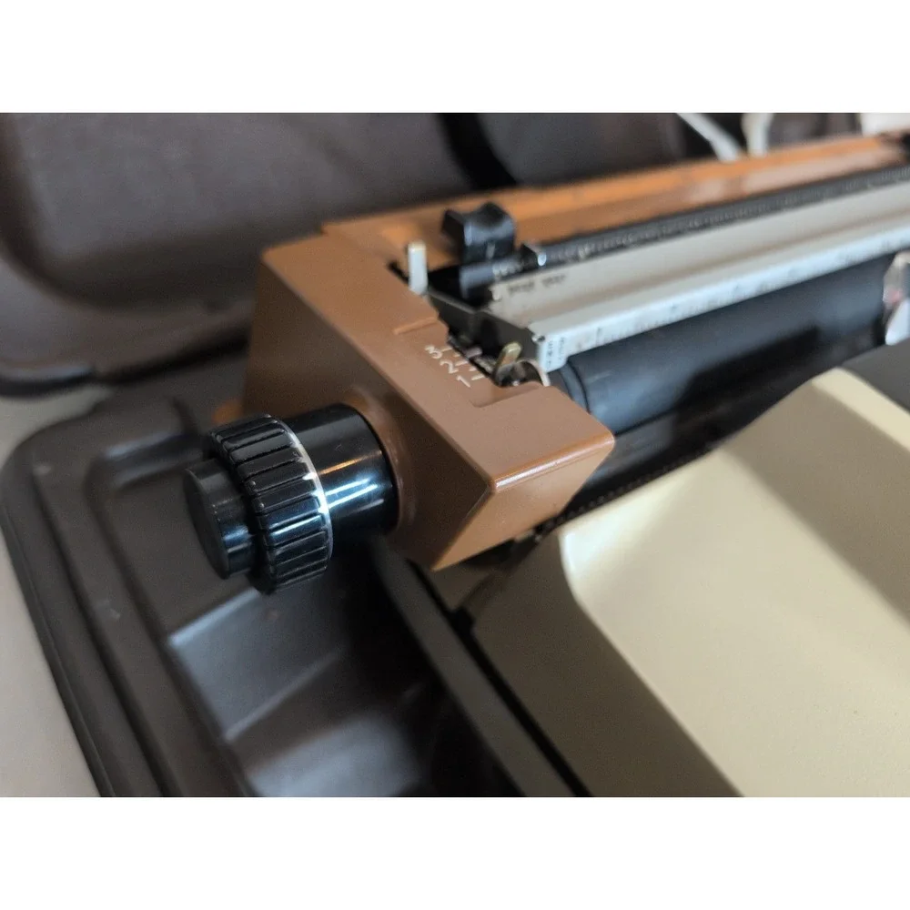VTG Smith-Corona Coronamatic 2200 Electric Typewriter Working With Hard Case